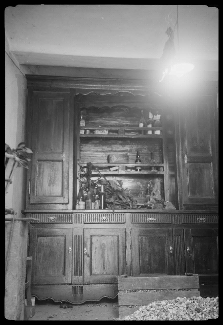 Cellier photographie Chez Monsieur Sabaton. Buffet Rhône-Alpes, France 1945/2/10 Ph.1945.34.45 Photo