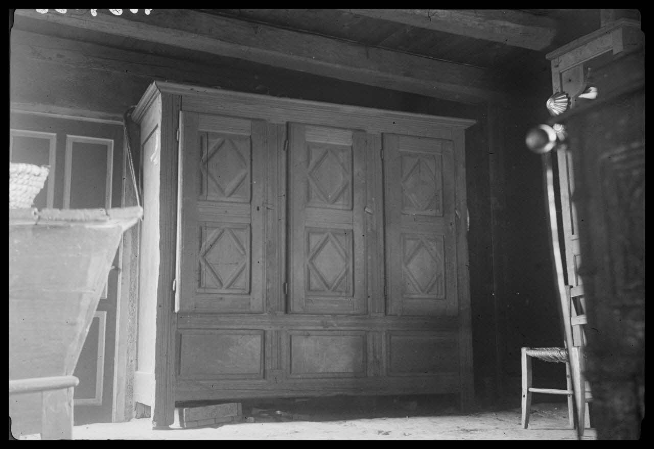 Cellier photographie Chez Monsieur Fournaire. Bahut Rhône-Alpes, France 1945/2/17 Ph.1945.34.55 Photo