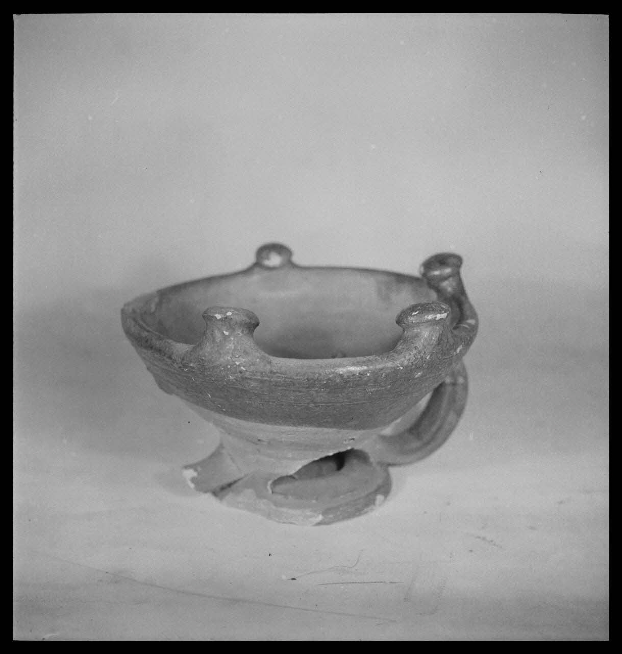 Pierre Soulier photographie Chauffe-plats en terre Ile-de-France, France 1945/4/1 Ph.1945.42.80 Photo