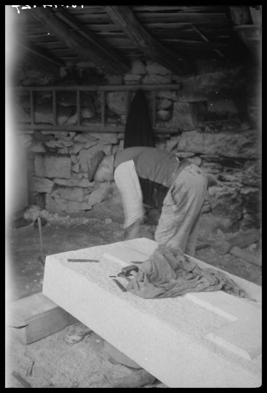 Brunet photographie Monsieur Albert Auguste au travail Midi-Pyrénées, France 1944/5/1 Ph.1945.44.27 Photo