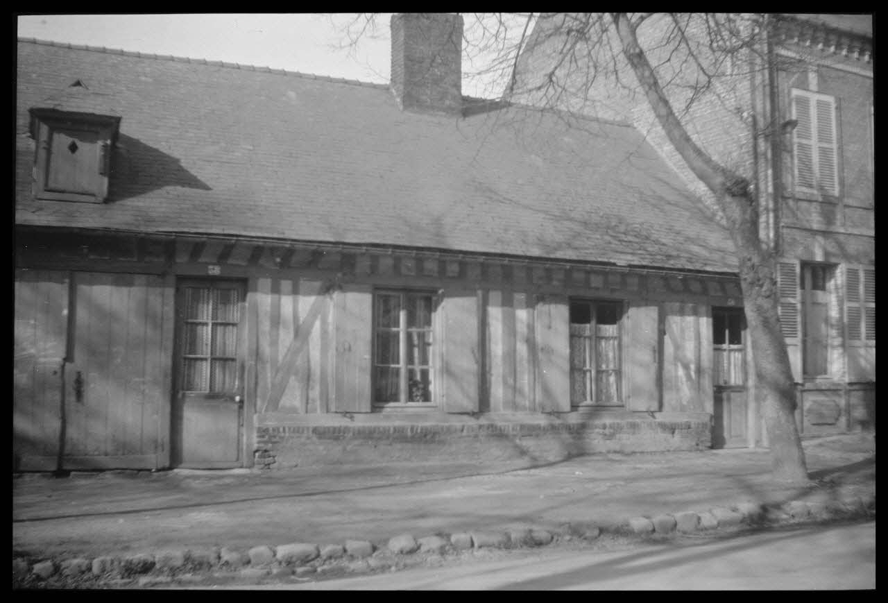 Camion photographie Vieille maison picarde Picardie, France 1945/4/1 Ph.1945.51.17 Photo