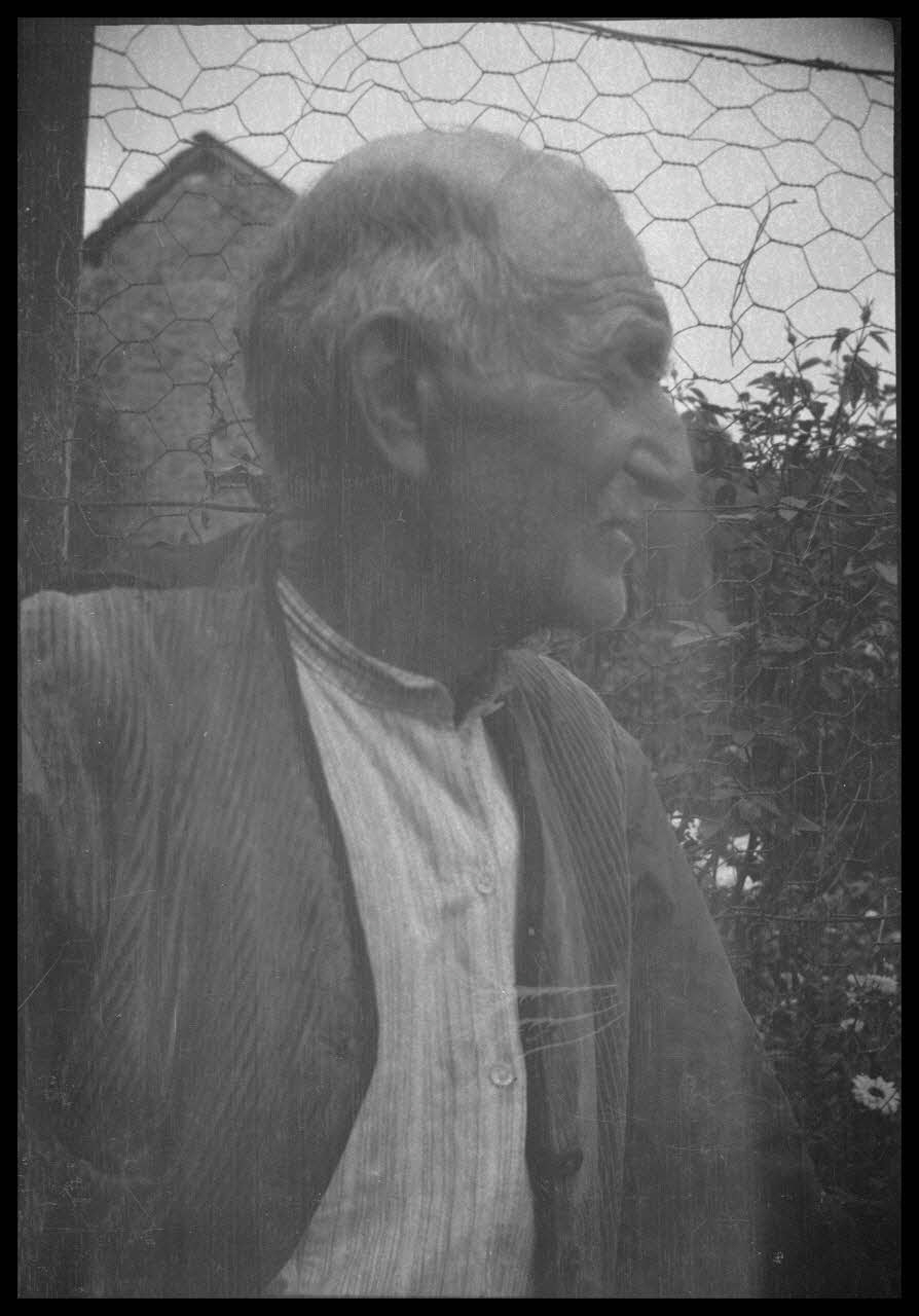 photographie Cultivateur de Jully nommé Monsieur Henri Deguilly vu de profil Ph.1945.64.6 Photo