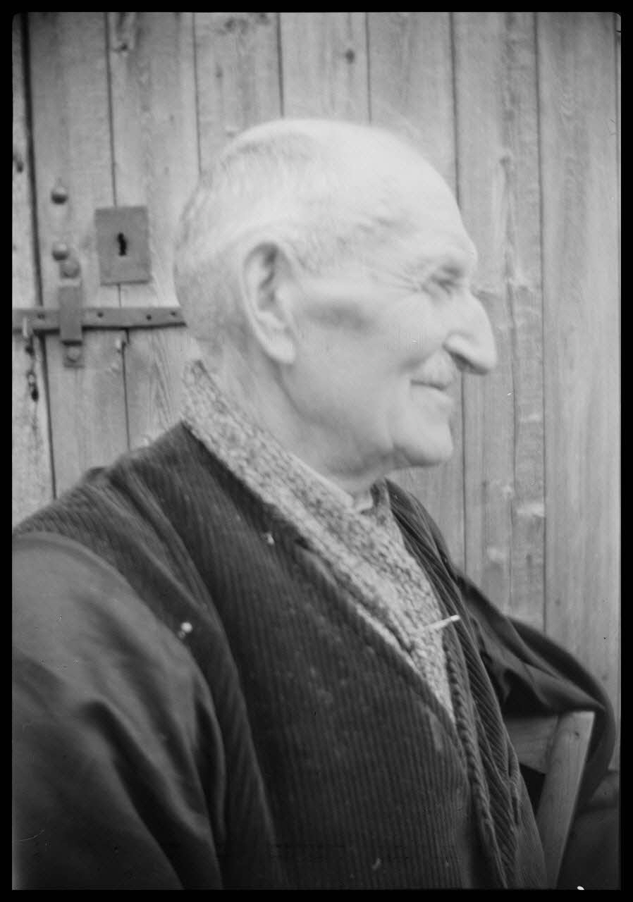 photographie Cultivateur de Jully nommé Monsieur Henri Deguilly vu de profil Ph.1945.64.7 Photo