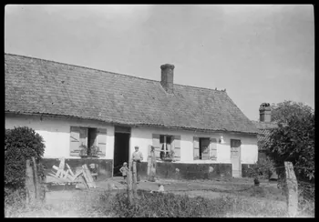 Berthier photographie Maison de ménage de Monsieur Bellegeule Picardie, France 1945/4/16 Ph.1945.66.16 Photo