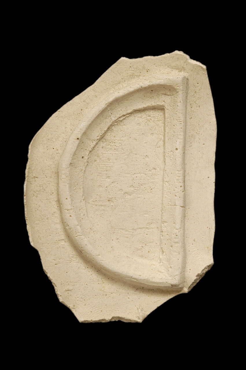 Robert Le Meunier moulage Décor de la traverse centrale des portes d'une armoire (motif en D) Haute-Normandie, France 1941/8/19 1941.36.31 Photo Mucem / Anne Maigret