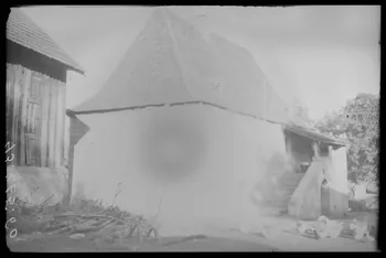 Jean Compagnon photographie Logis avec "balet" et escalier Aquitaine, France 1943/9/1 Ph.1943.265.60  Photo