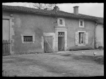 Marc Sibertin-Blanc photographie Façade sur rue de Monsieur Bozorel Lorraine 1944/4/19 Ph.1944.164.5 Photo