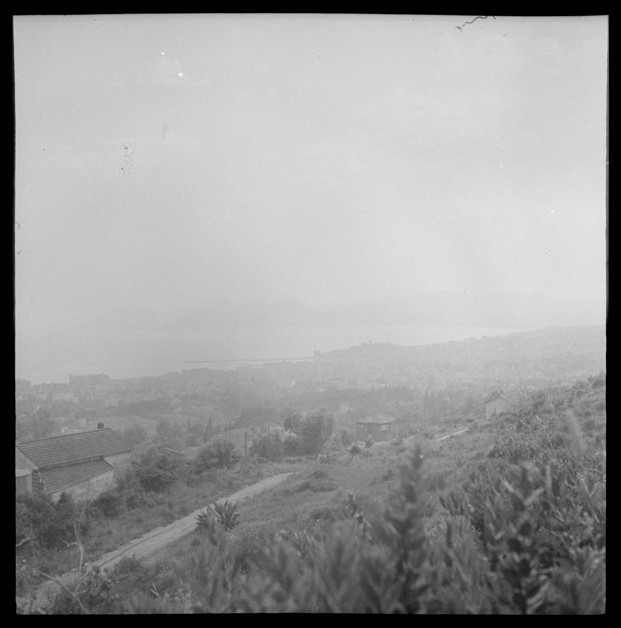Guy Moinet photographie Vue générale du village Provence-Alpes-Côte d'Azur, France 1945/6/1 Ph.1945.94.1 Photo