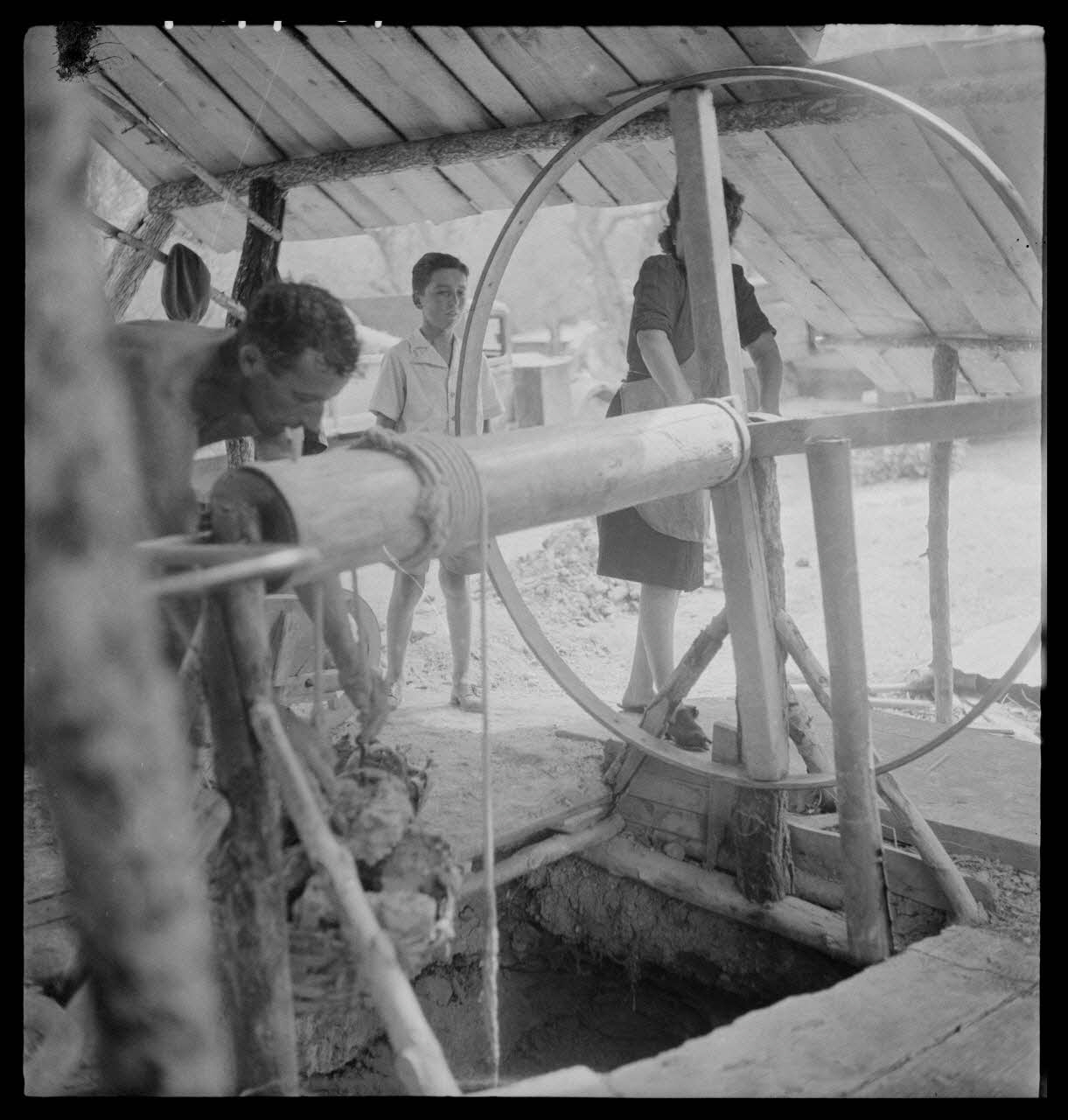 Guy Moinet photographie Trou pour l'extraction de la terre Provence-Alpes-Côte d'Azur, France 1945/6/1 Ph.1945.94.14 Photo
