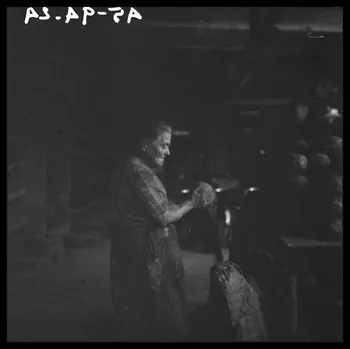 Guy Moinet photographie Malaxage de la terre Provence-Alpes-Côte d'Azur, France 1945/6/1 Ph.1945.94.24 Photo