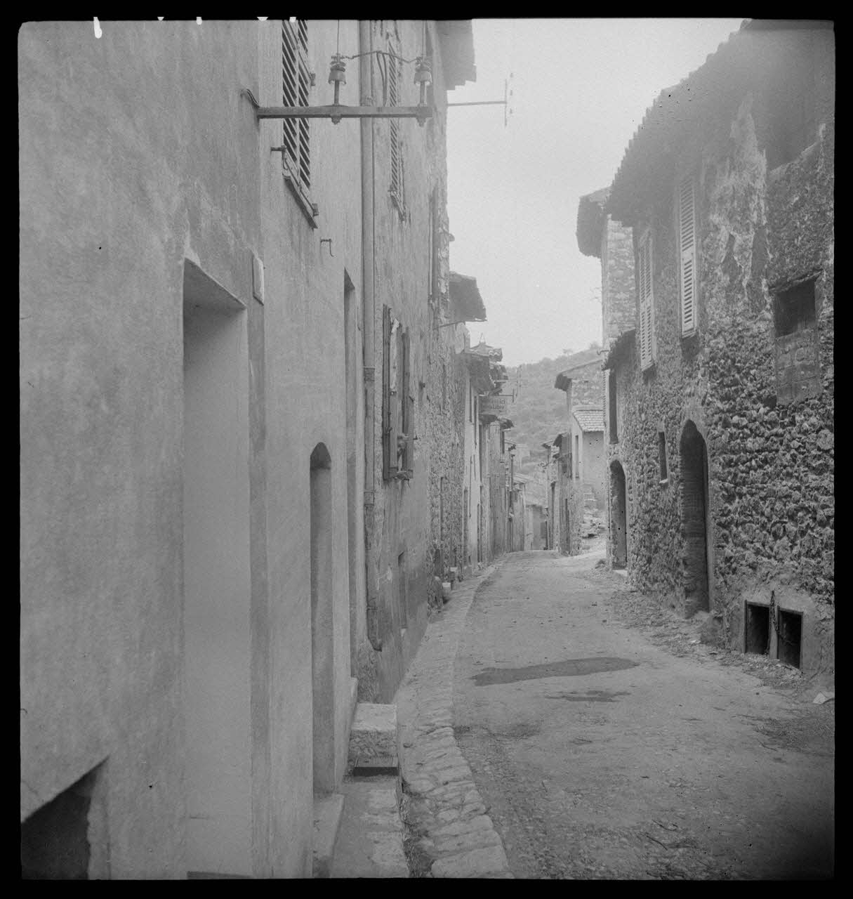 Guy Moinet photographie Rue des Fours à Vallauris Provence-Alpes-Côte d'Azur, France 1945/6/1 Ph.1945.94.9 Photo