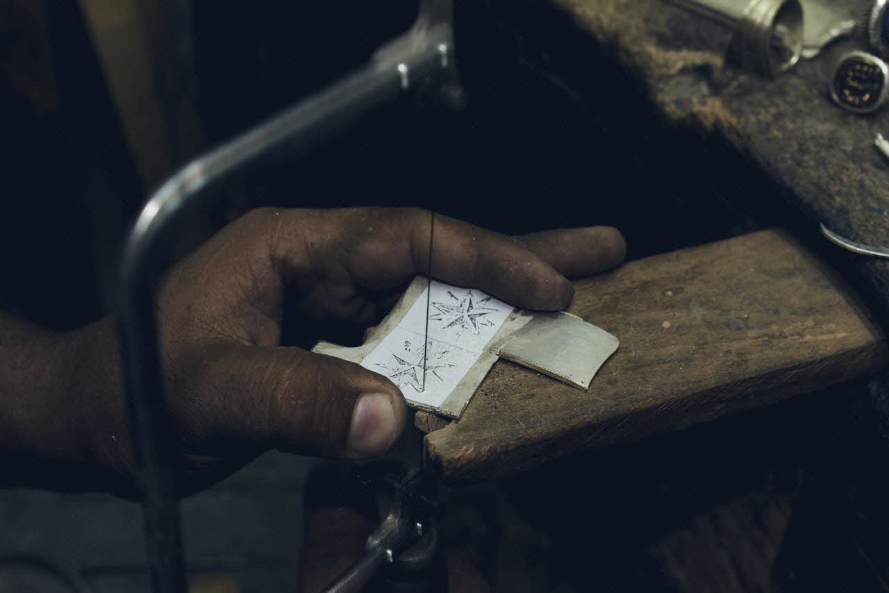 photographie Fabrication d'une paire de boucles d'oreilles en argent, atelier Ahmed Hussein Le Caire, Egypte 2017 Ph.2018.26.14 Photo Mucem/ Yves Inchierman