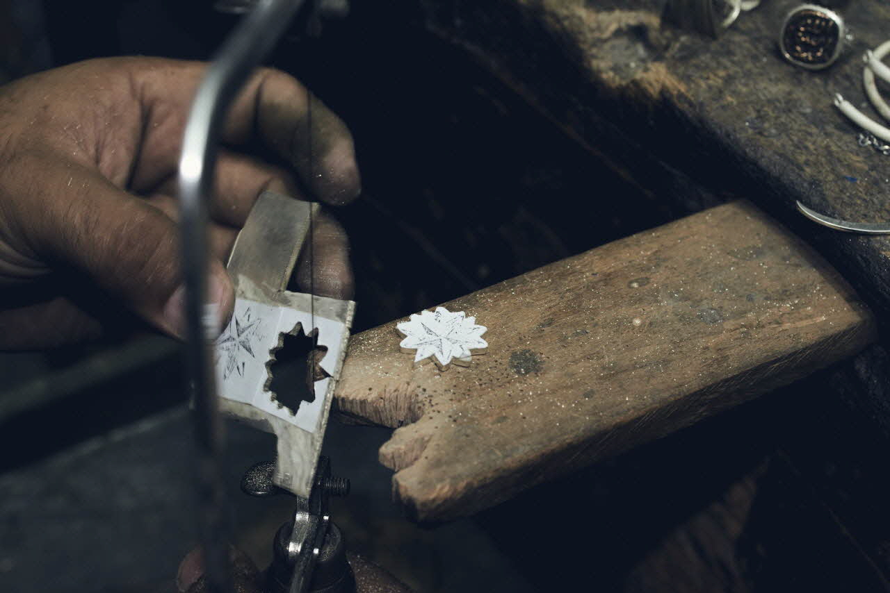 photographie Fabrication d'une paire de boucles d'oreilles en argent, atelier Ahmed Hussein Le Caire, Egypte 2017 Ph.2018.26.15 Photo Mucem/ Yves Inchierman