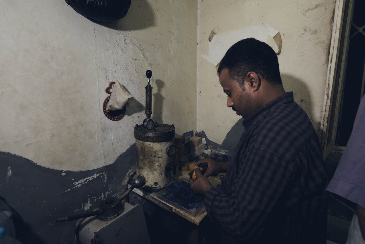 photographie Etapes de réalisation d'une bague en argent, selon la technique de la fonte à la cire perdue, atelier Ahmed Hussein Le Caire, Egypte 2017 Ph.2018.26.2 Photo Mucem/ Yves Inchierman