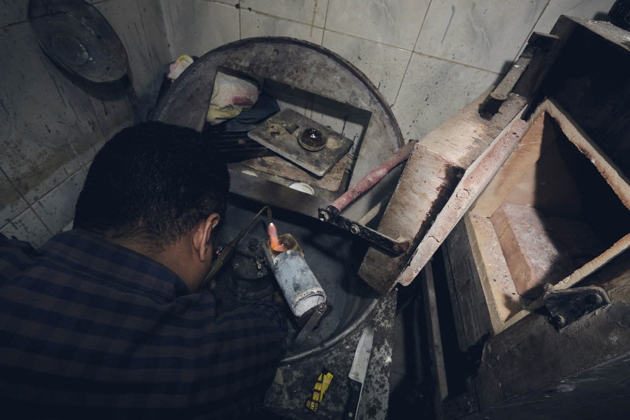 photographie Etapes de réalisation d'une bague en argent, selon la technique de la fonte à la cire perdue, atelier Ahmed Hussein Le Caire, Egypte 2017 Ph.2018.26.5 Photo Mucem/ Yves Inchierman