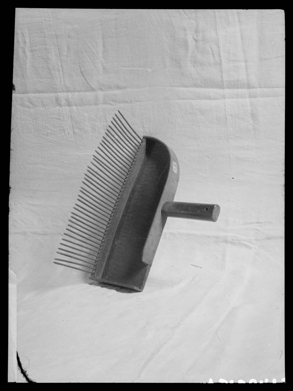 photographie Râteau à myrtilles en bois Ph.1943.301.131 Photo