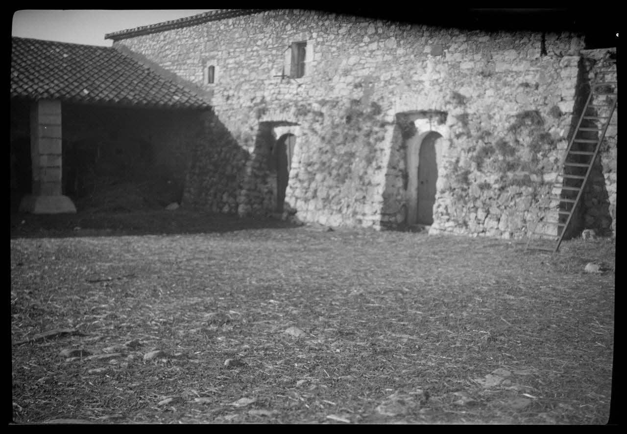 Yvon Almairac photographie Bergerie de la Pourcavenne Languedoc-Roussillon, France 1943/2/5 Ph.1943.306.34 Photo