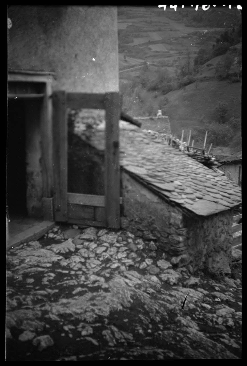 Yvon Almairac photographie Chez Monsieur Sylvain Bourrel. La porchère Languedoc-Roussillon, France 1944/5/12 Ph.1944.178.42 Photo