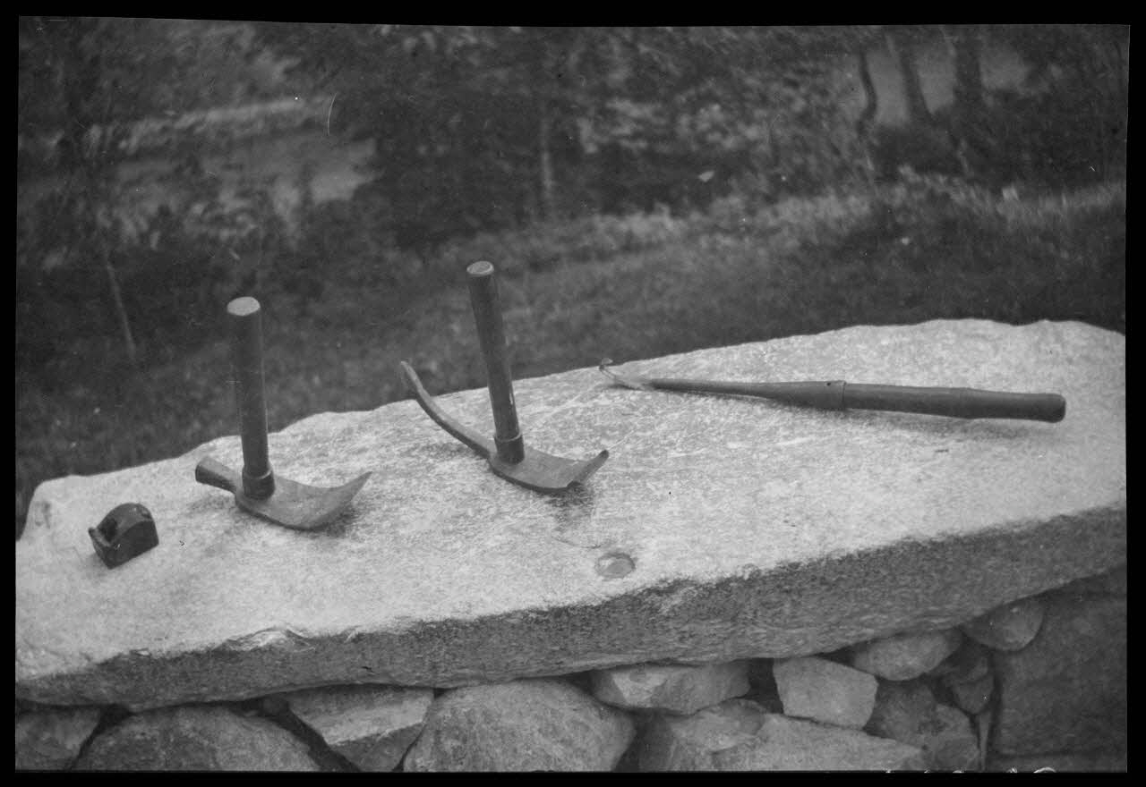 Robert Perreau photographie Outils du fabricant de tabouret Midi-Pyrénées, France 1943/8/26 Ph.1944.183.28 Photo