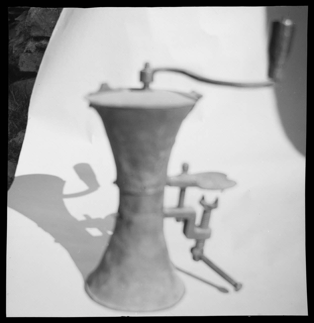 Robert Perreau photographie Moulin en fer de forme tronconique Midi-Pyrénées, France 1943/8/28 Ph.1944.183.29 Photo