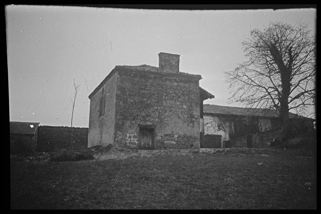 Bernard photographie Maison de Monsieur Barrau à Bonnet Aquitaine, France 1944/11/6 Ph.1945.18.1 Photo