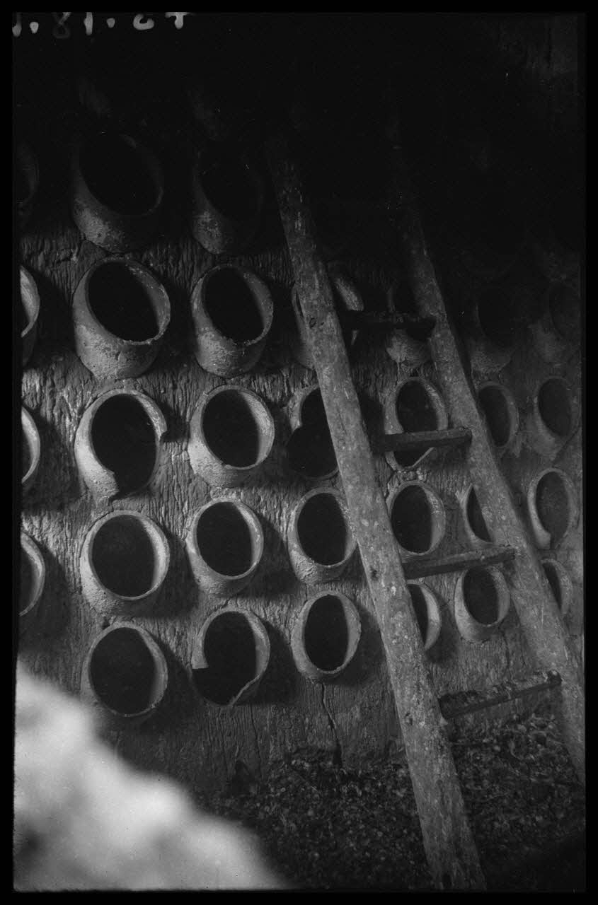 Bernard photographie Intérieur du pigeonnier Aquitaine, France 1944/11/16 Ph.1945.18.10 Photo