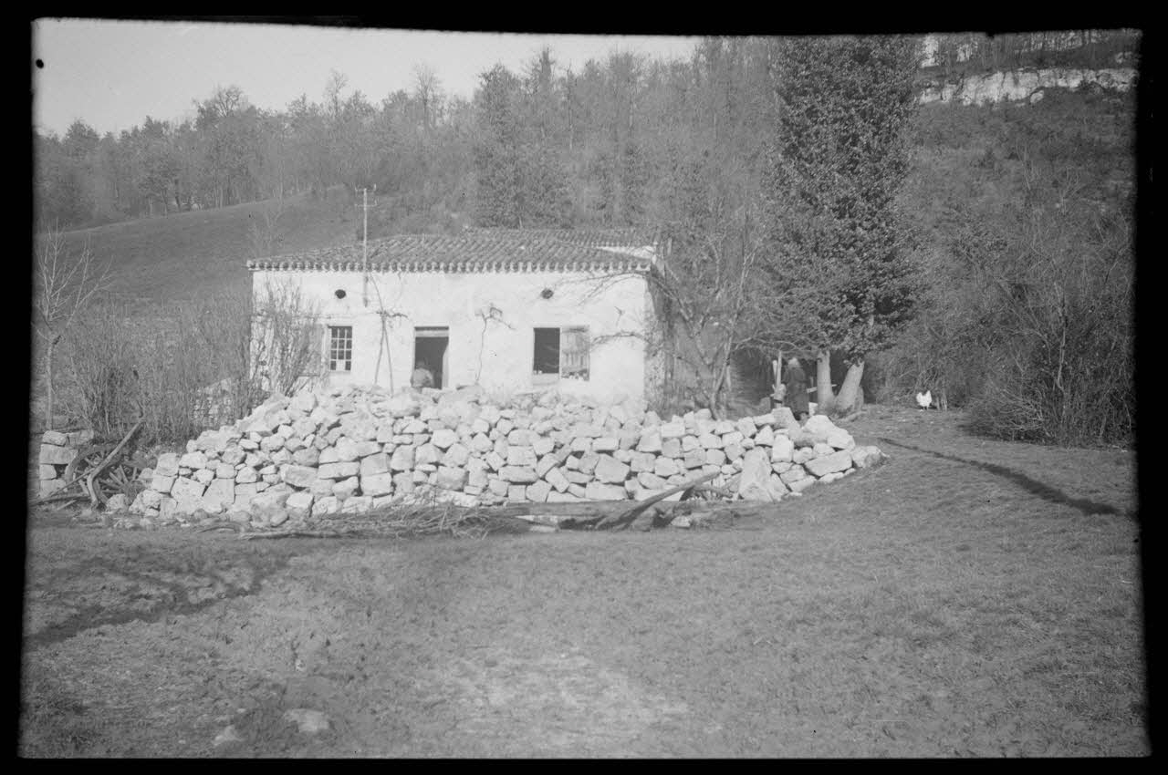 Bernard photographie Echoppe de Monsieur Valadier Aquitaine, France 1944/11/8 Ph.1945.18.13 Photo