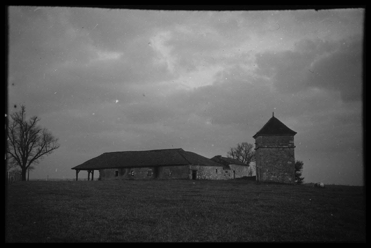 Bernard photographie Ferme abandonnée aux environs d'Agen Aquitaine, France 1944/11/30 Ph.1945.18.15 Photo