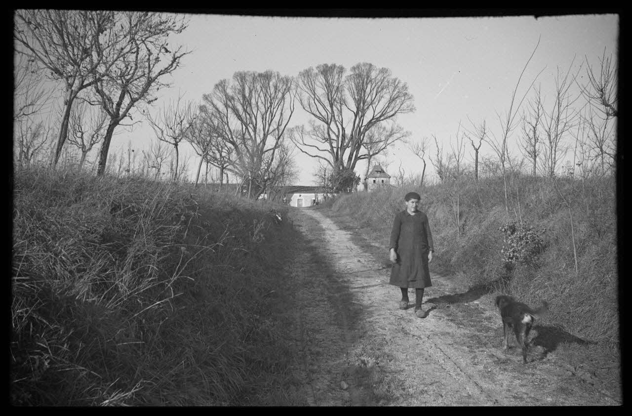 Bernard photographie Métairie de Blanc. Vue du chemin Aquitaine, France 1944/11/14 Ph.1945.18.6 Photo