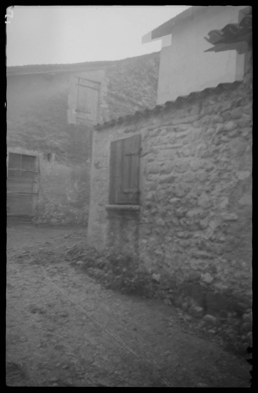 Canteloup photographie Type de maçonnerie à galets roulés Rhône-Alpes, France 1945 Ph.1946.68.5 Photo