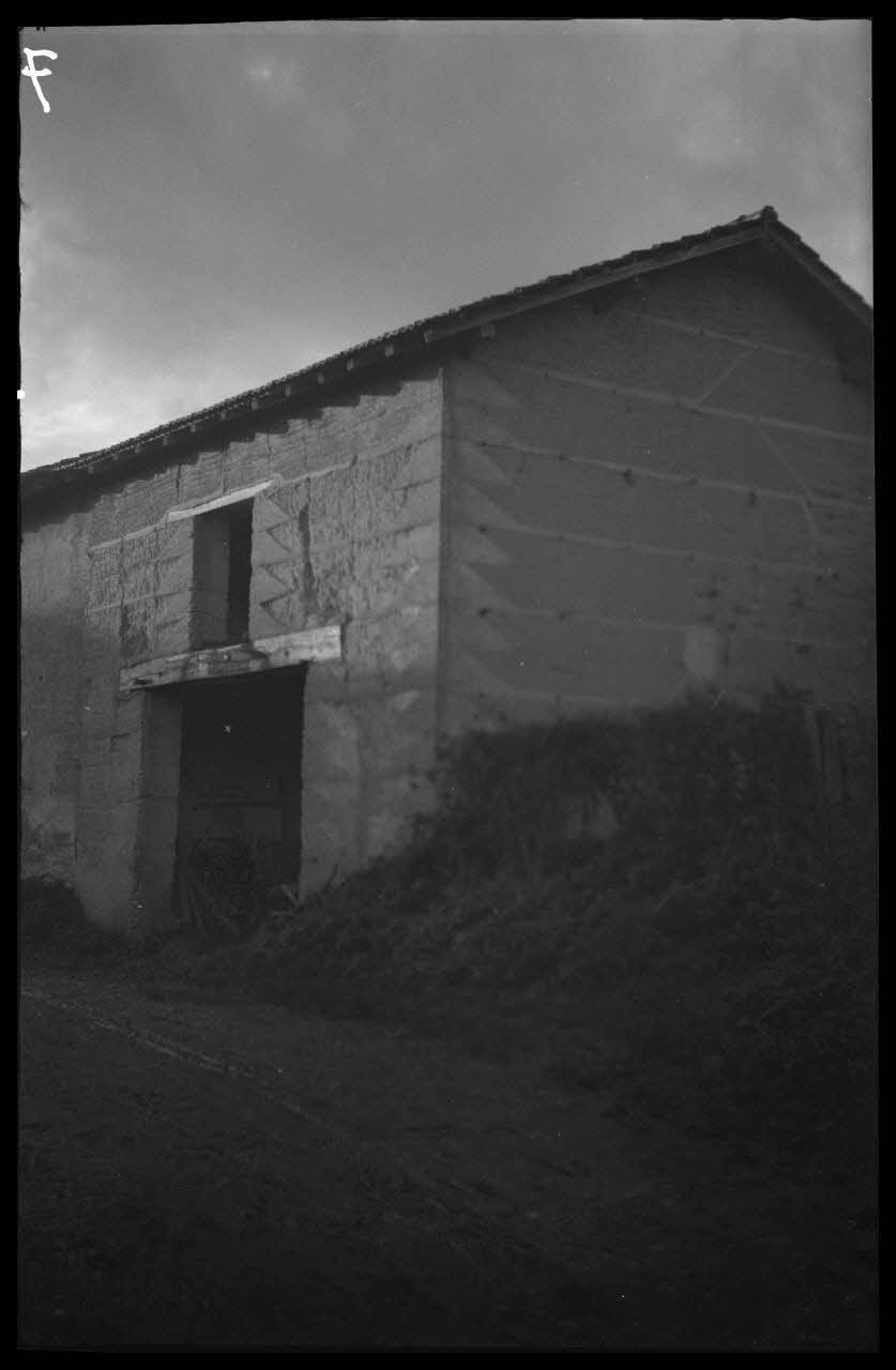 Canteloup photographie Porte de grange Rhône-Alpes, France 1945 Ph.1946.68.7 Photo