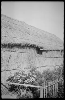 Raffi photographie Chez Madame Gros. Façade Languedoc-Roussillon, France 1946/6/1 Ph.1946.114.36  Photo