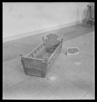 Pierre Soulier photographie Berceau en bois Ile-de-France, France 1946/11/1 Ph.1946.145.69 Photo