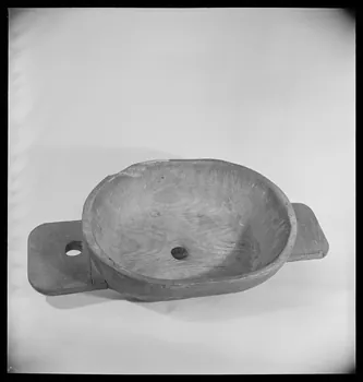 Pierre Soulier photographie Couloire à lait en mélèze Provence-Alpes-Côte d'Azur, France 1949/12/1 Ph.1949.61.43  Photo