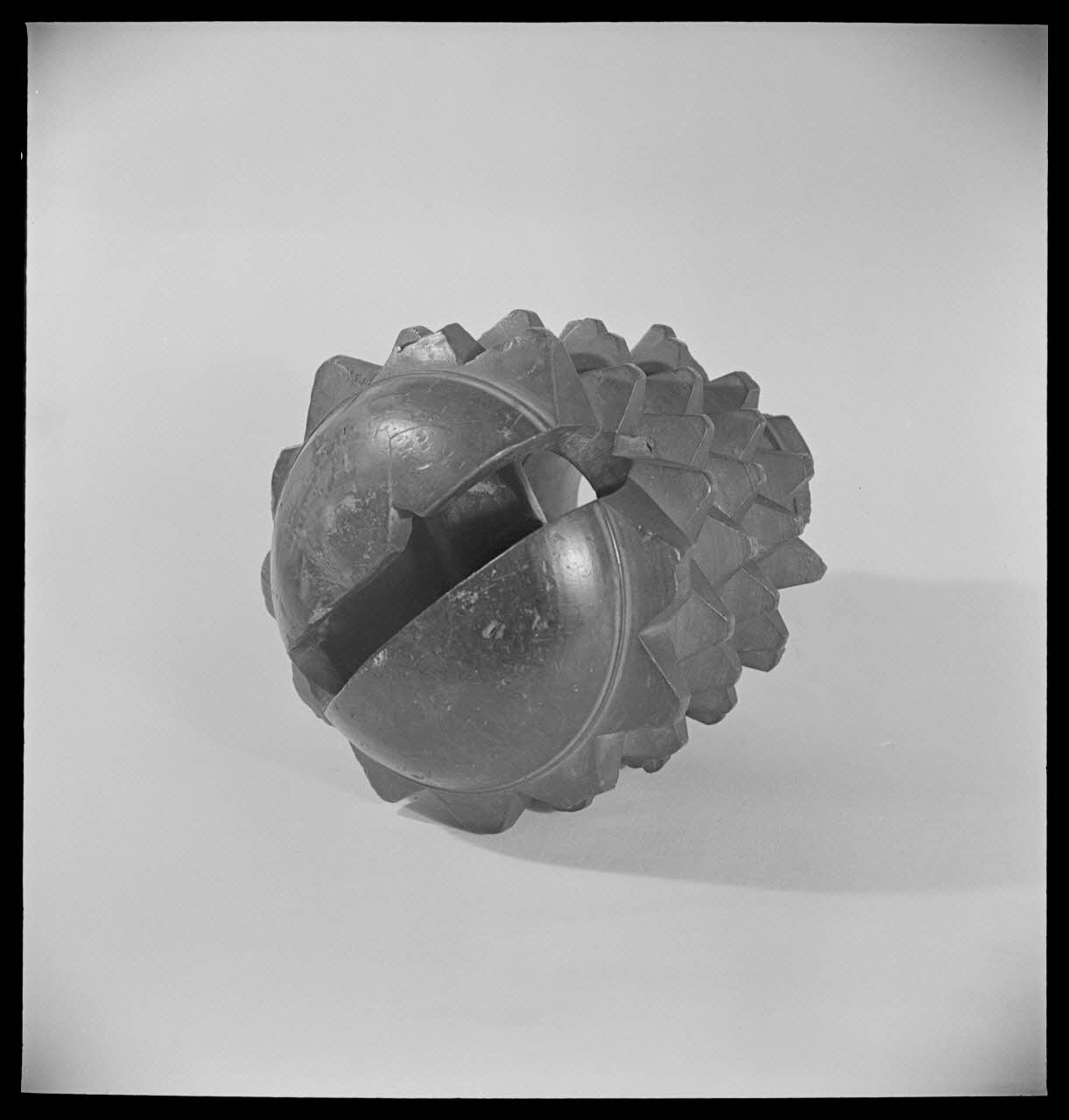 Pierre Soulier photographie Brassard pour jeu de la balle au tambourin France 1950/1/11 Ph.1950.3.1 Photo