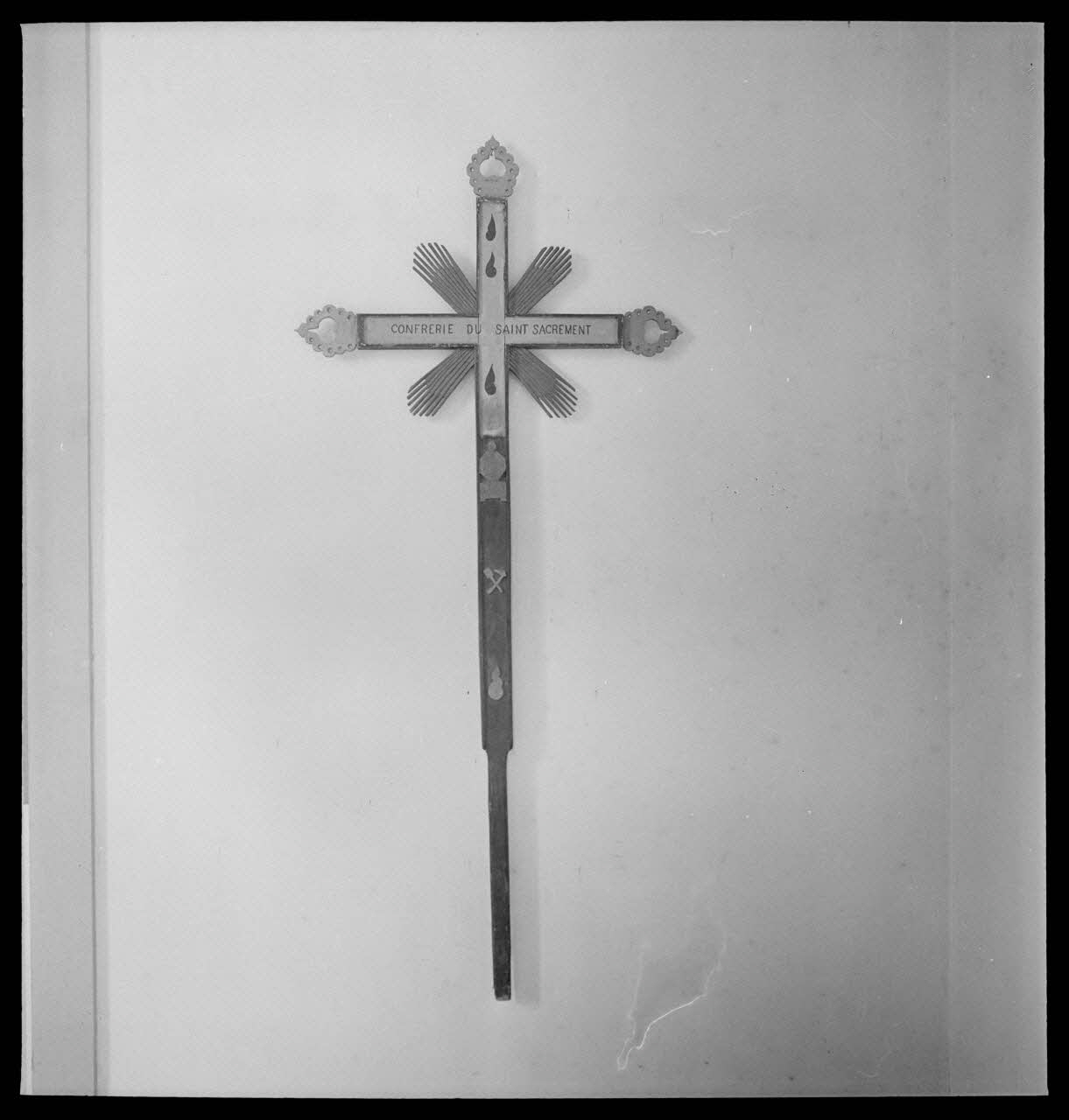 Pierre Soulier photographie Croix processionnelle Rhône-Alpes, France 1947/6/16 Ph.1947.37.6 Photo