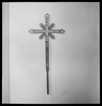 Pierre Soulier photographie Croix processionnelle Rhône-Alpes, France 1947/6/16 Ph.1947.37.6  Photo