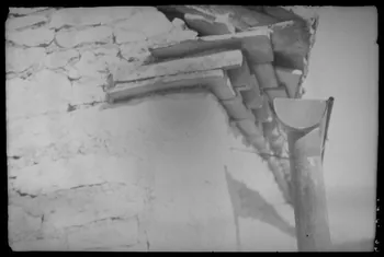 photographie Chez Monsieur Nagis. Grange-étable et bergerie. Détail de la toiture (génoise) Ph.1949.24.37  Photo