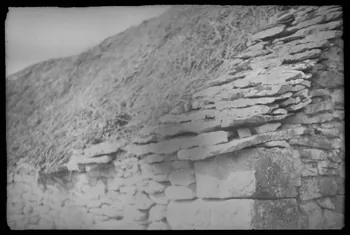 photographie Détail d'un mur et de la toiture Ph.1949.24.61  Photo