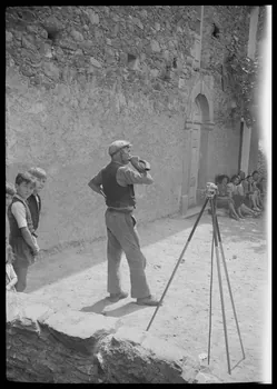 Raymond Borelly photographie Sonneur de "Pirula" Corse, France 1948/9/3 Ph.1949.36.28  Photo