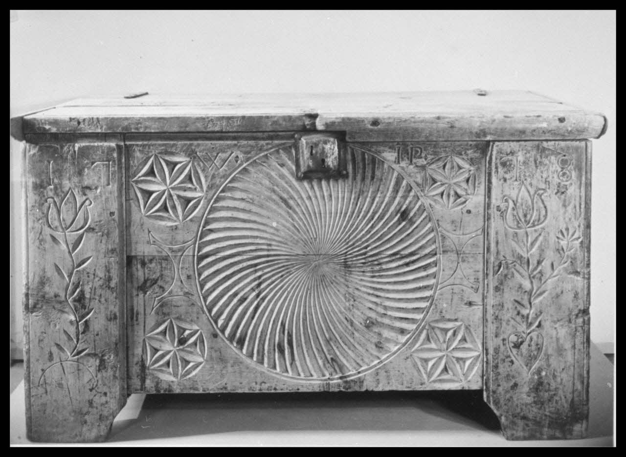 J.-A. Lavaud photographie MNATP. Exposition. Objets domestiques des provinces de France dans la vie familiale et les arts ménagers (17 avril 1953 - 11 octobre 1954) France 1953 Ph.1953.25.22 Photo