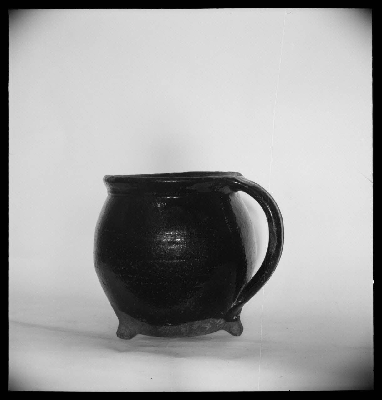 Pierre Soulier photographie Pot à feu à trois nids Ile-de-France, France 1954/2/1 Ph.1954.21.15 Photo