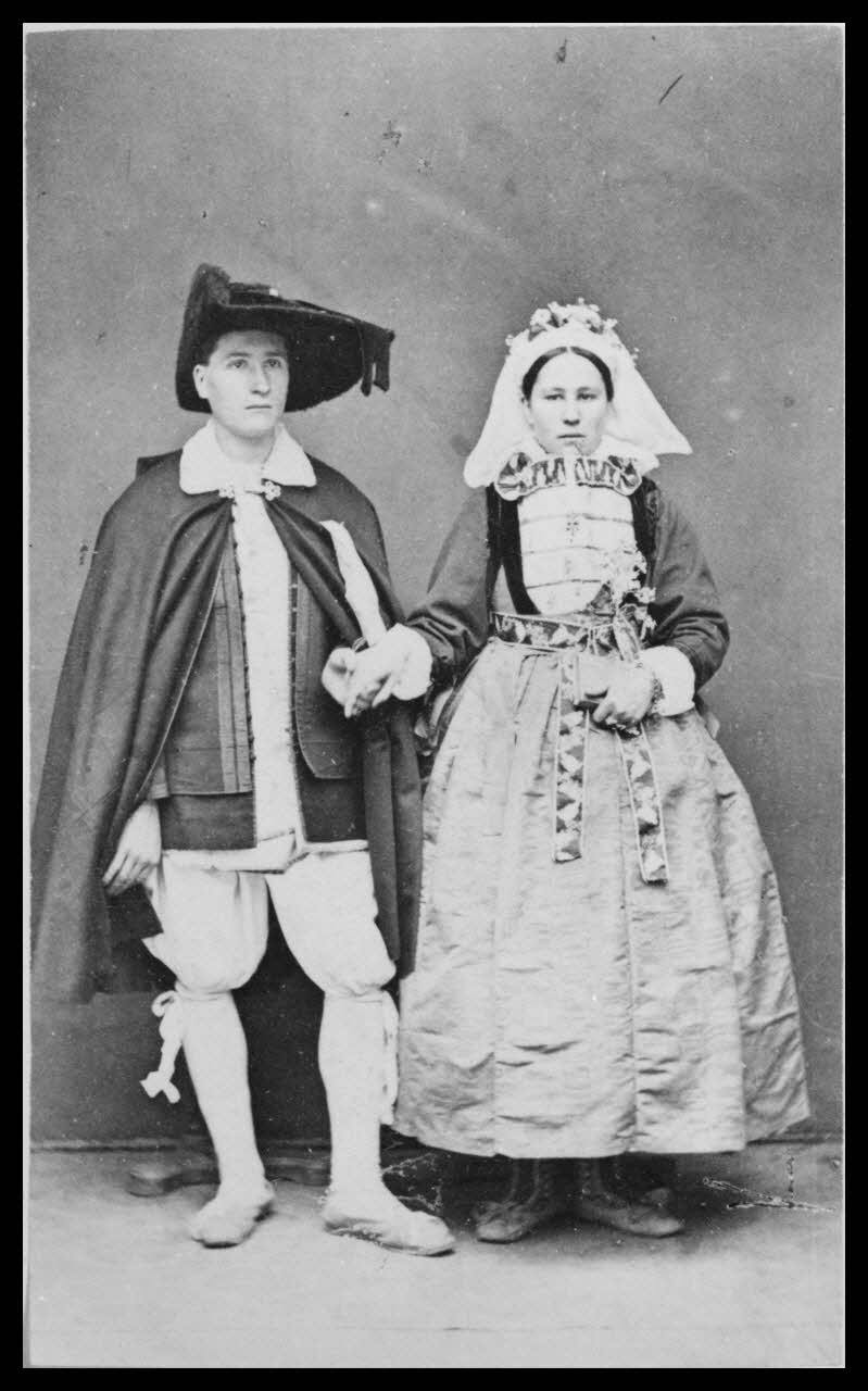 photographie Paludier et paludière en costume de mariés Ph.1958.17.2 Photo