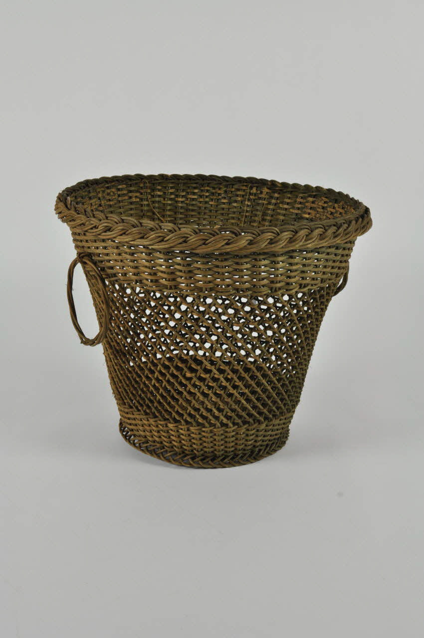 Tirot ; La Vannerie Française corbeille à papiers Picardie, France 1937-1972 1986.51.1 Photo Mucem