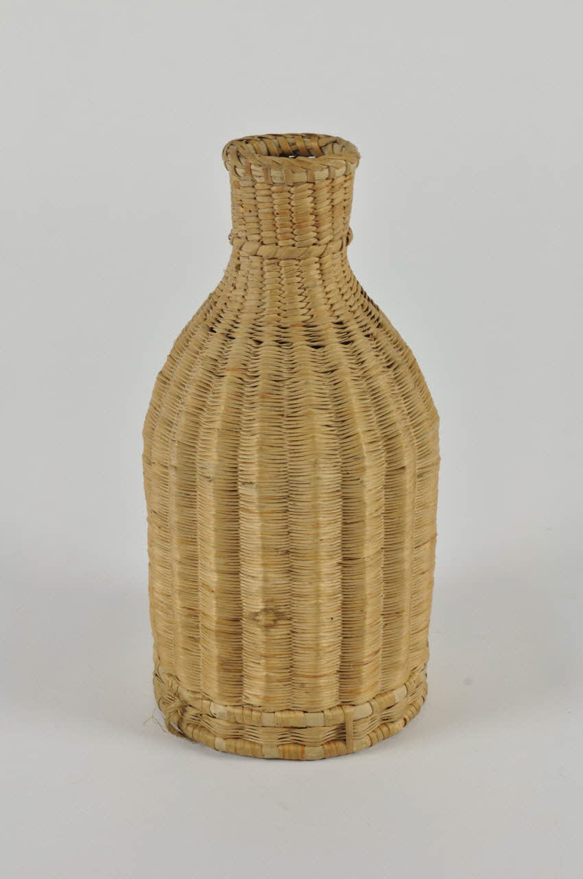 Tirot ; La Vannerie Française bouteille à jetons de jeu de société Picardie, France 1937-1972 1986.51.20 Photo Mucem