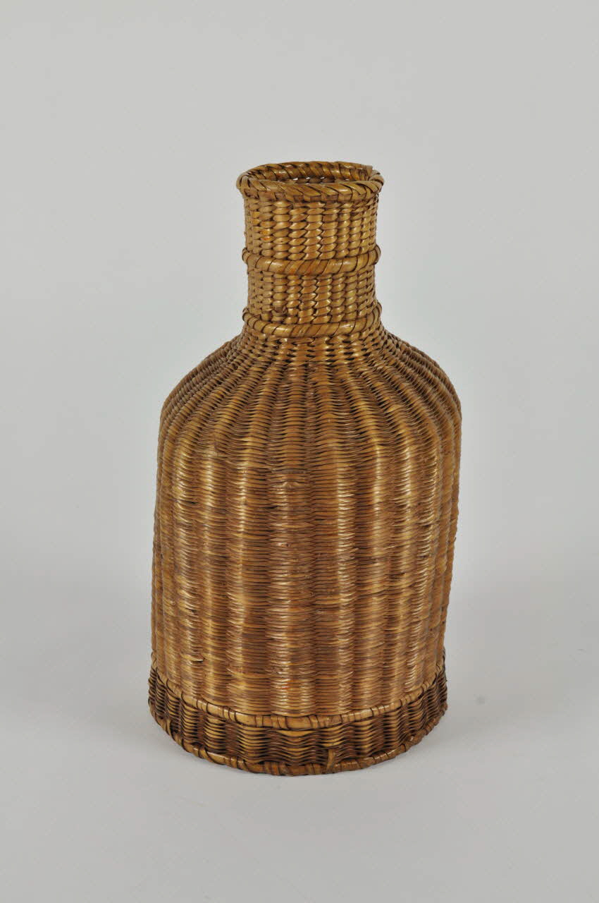 Tirot ; La Vannerie Française bouteille à boule de billard Picardie, France 1937-1972 1986.51.21 Photo Mucem