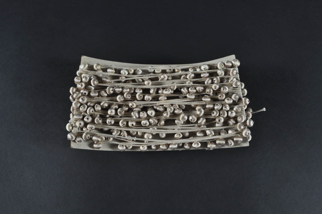 élément de costume 1986.6.109.1 Photo Mucem