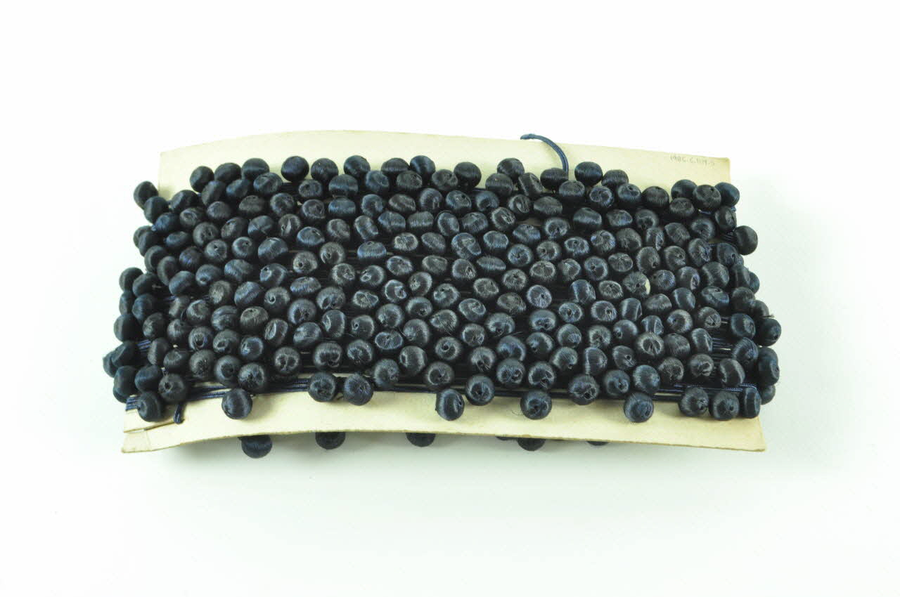 élément de costume 1986.6.109.2 Photo Mucem