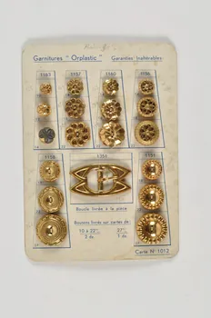 CARTON DE DIX HUIT BOUTONS 1986.6.85 Photo Mucem