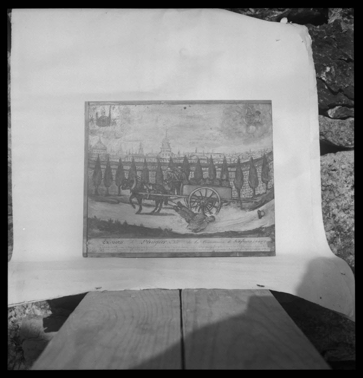 Nicolas photographie Chapelle saint Pierre. Ex-voto de Victor Laugier de la commune de Six Fours, Var en 1845 pour un accident de charrette. Huile sur bois avec dédicace avec encre sur papier blanc, 300 x 247 Provence-Alpes-Côte d'Azur, France 1959/4/1 Ph.1959.62.20 Photo